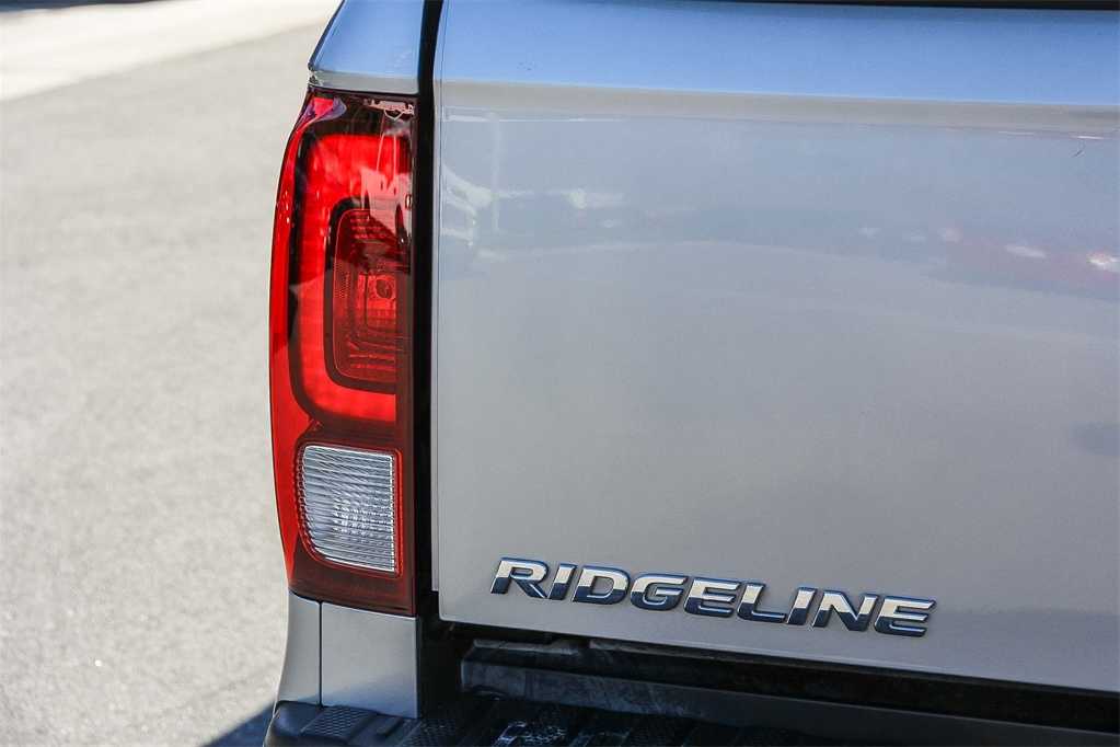 Thumbnail: 2017 Honda Ridgeline - 11