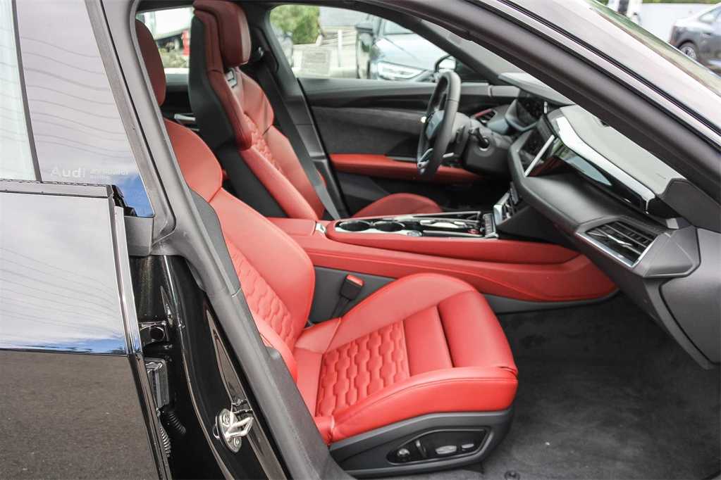 Thumbnail: 2026 Audi e-tron GT - 18