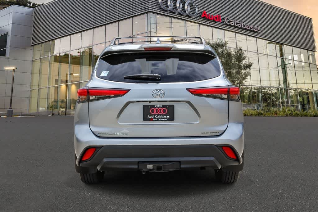 Thumbnail: 2021 Toyota Highlander - 3
