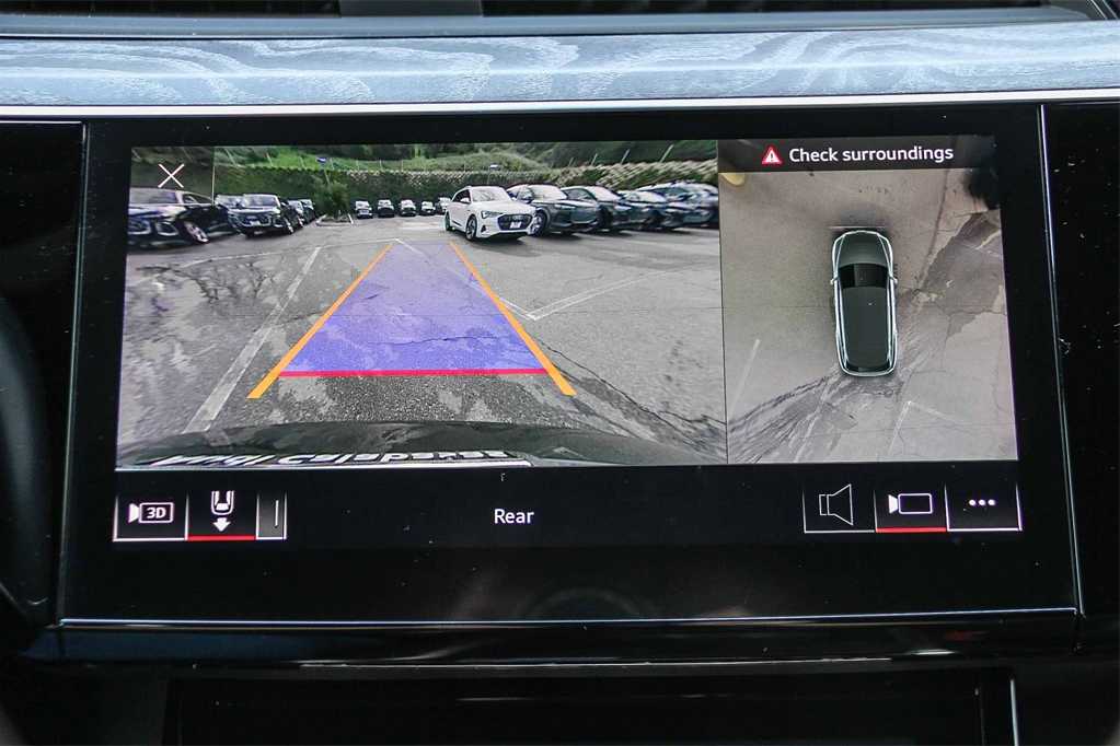 Thumbnail: 2022 Audi e-tron - 23