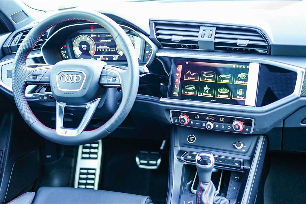 Thumbnail: 2025 Audi Q3 - 12