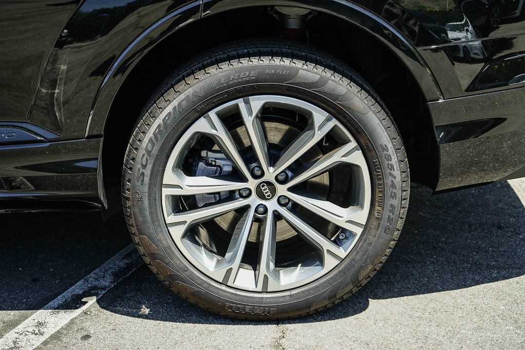 Thumbnail: 2026 Audi Q7 - 10
