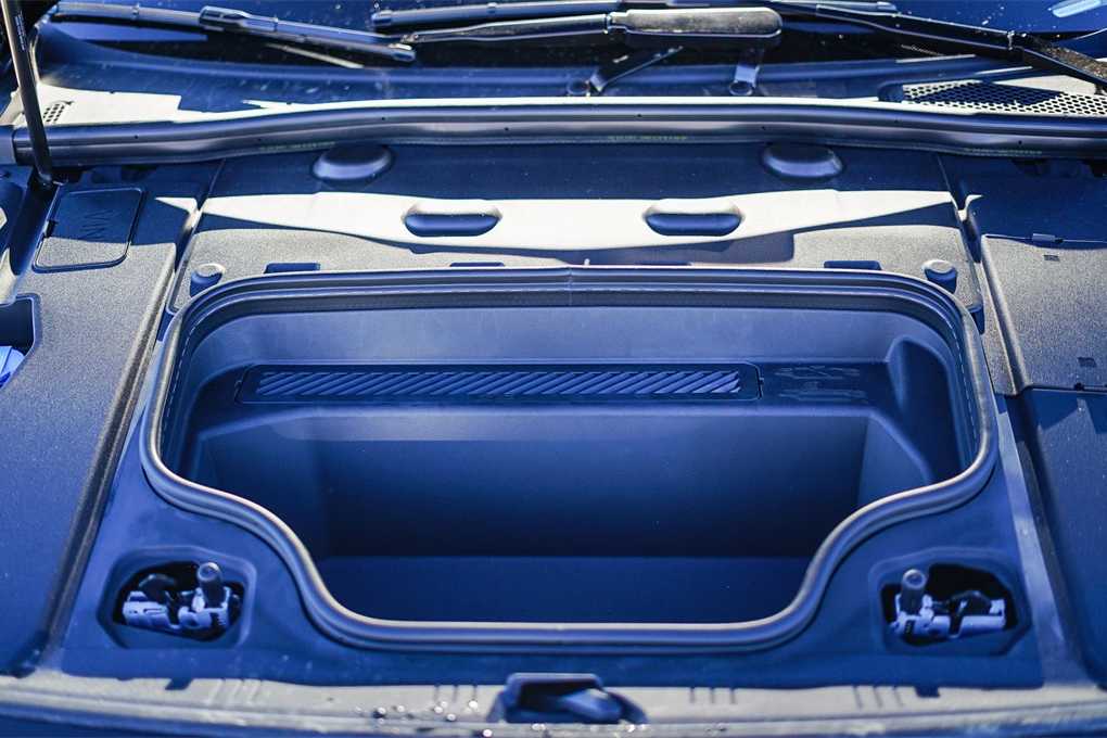 Thumbnail: 2025 Audi e-tron S - 28