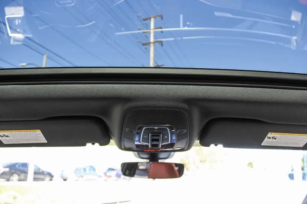 Thumbnail: 2026 Audi SQ7 - 12