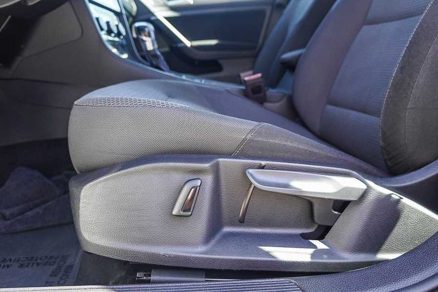 Thumbnail: 2019 Volkswagen e-Golf - 22