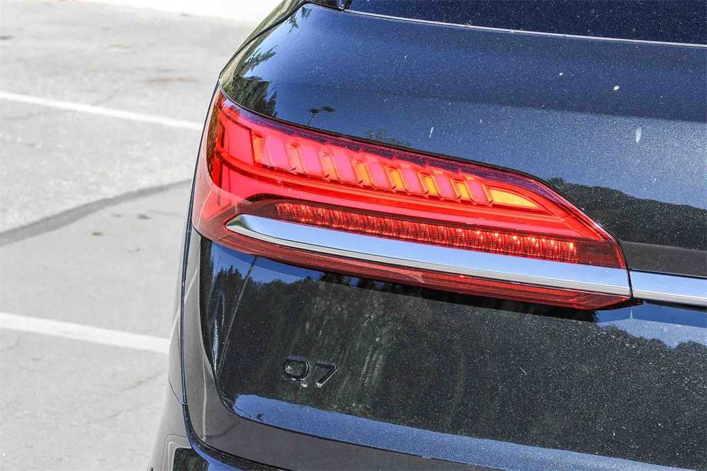 Thumbnail: 2025 Audi Q7 - 11