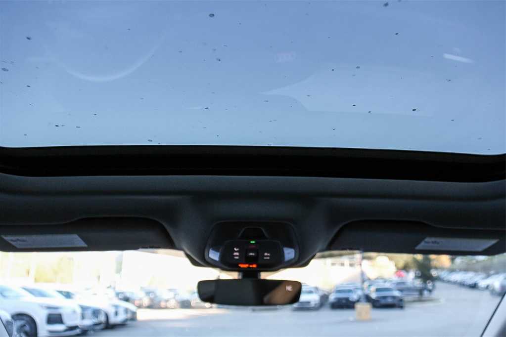 Thumbnail: 2025 Audi Q5 - 12