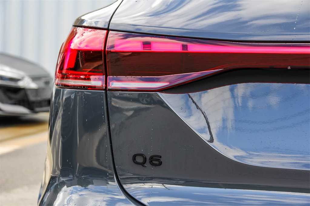Thumbnail: 2025 Audi Q6 e-tron - 11