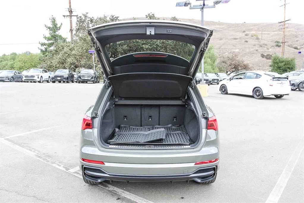 Thumbnail: 2021 Audi Q3 - 25