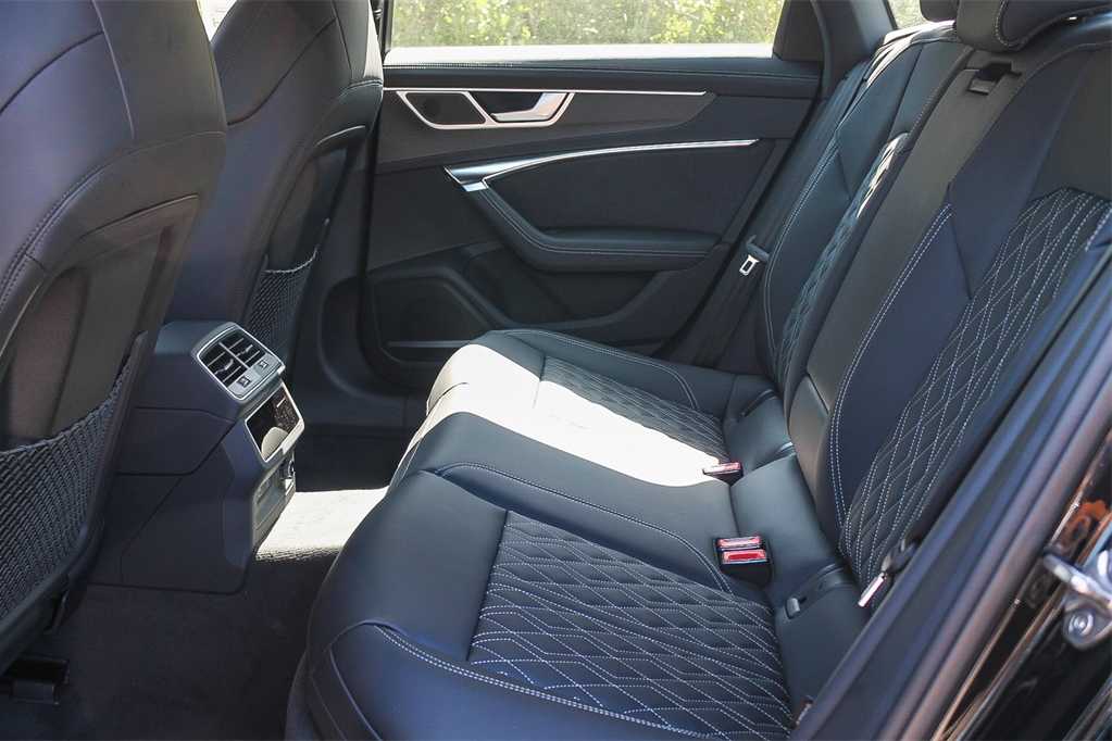 Thumbnail: 2025 Audi S6 - 20