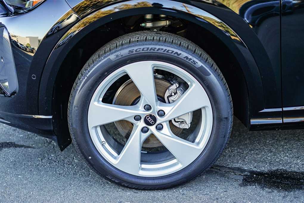 Thumbnail: 2025 Audi Q5 - 9