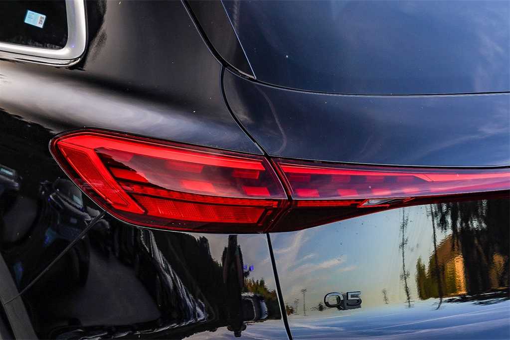 Thumbnail: 2025 Audi Q5 - 7