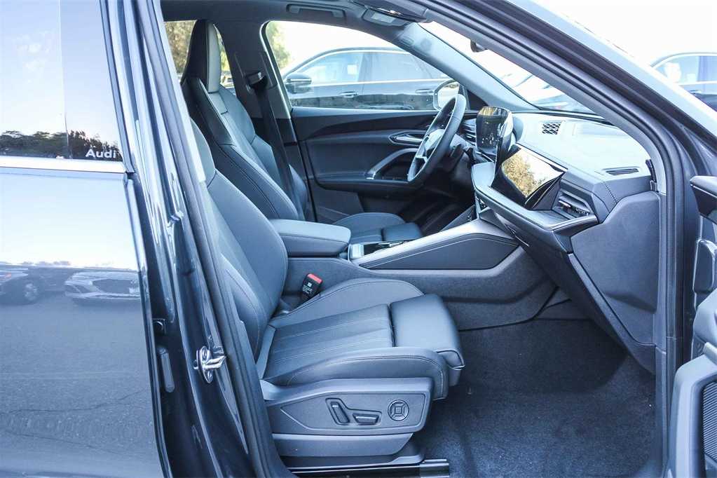 Thumbnail: 2025 Audi Q5 - 18