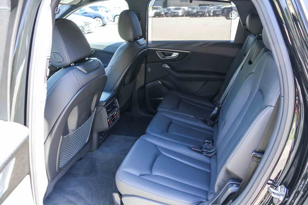 Thumbnail: 2026 Audi Q7 - 17