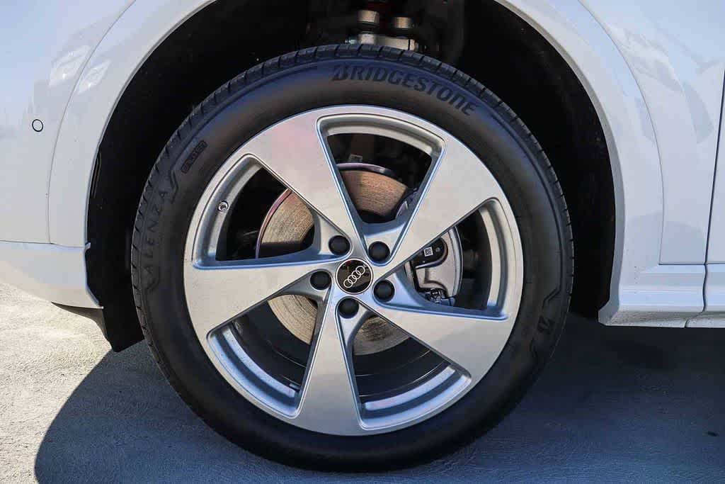 Thumbnail: 2025 Audi Q5 - 13