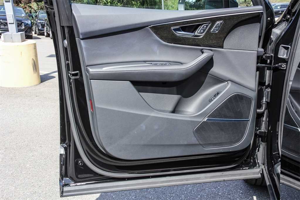 Thumbnail: 2023 Audi Q7 - 22