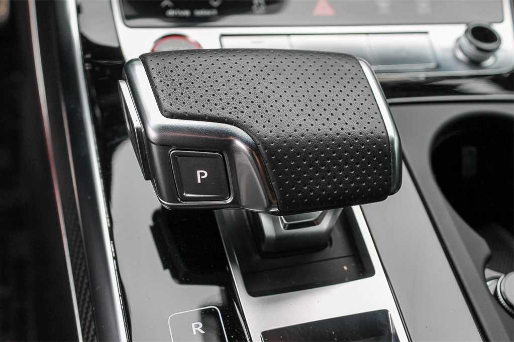 Thumbnail: 2022 Audi RS Q8 - 22