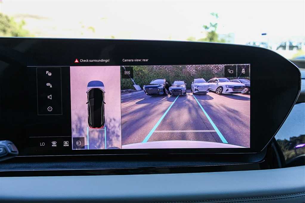 Thumbnail: 2025 Audi Q6 e-tron - 23