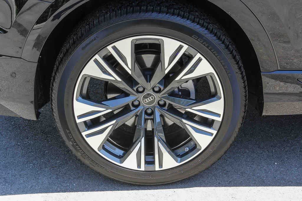 Thumbnail: 2026 Audi Q8 - 10