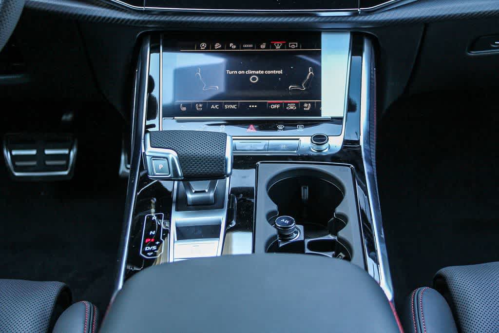 Thumbnail: 2026 Audi RS Q8 - 14