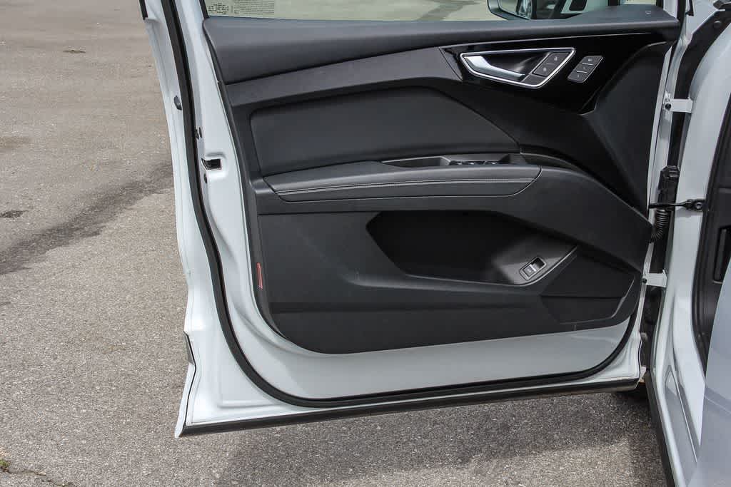 Thumbnail: 2023 Audi Q4 e-tron - 18