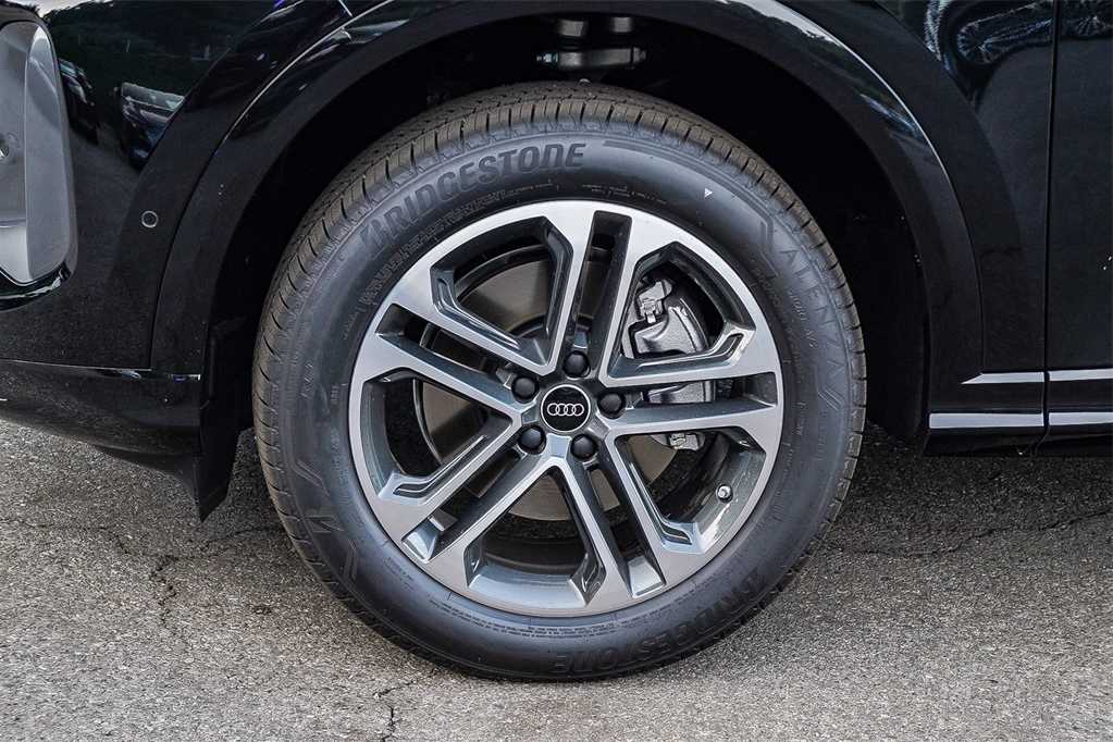 Thumbnail: 2025 Audi Q5 - 10