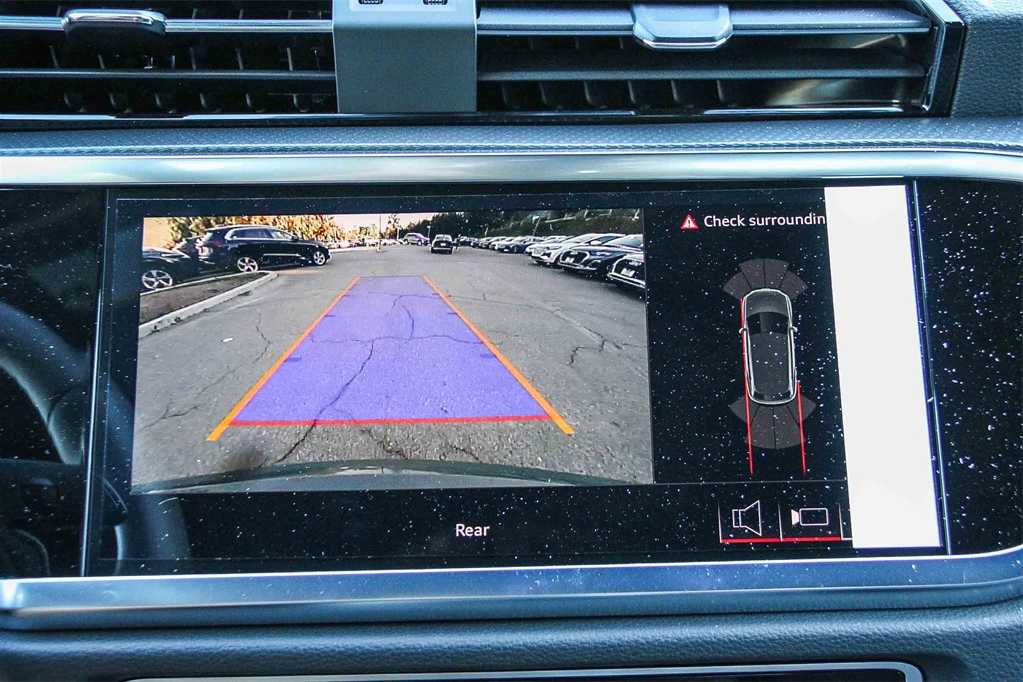 Thumbnail: 2025 Audi Q3 - 23