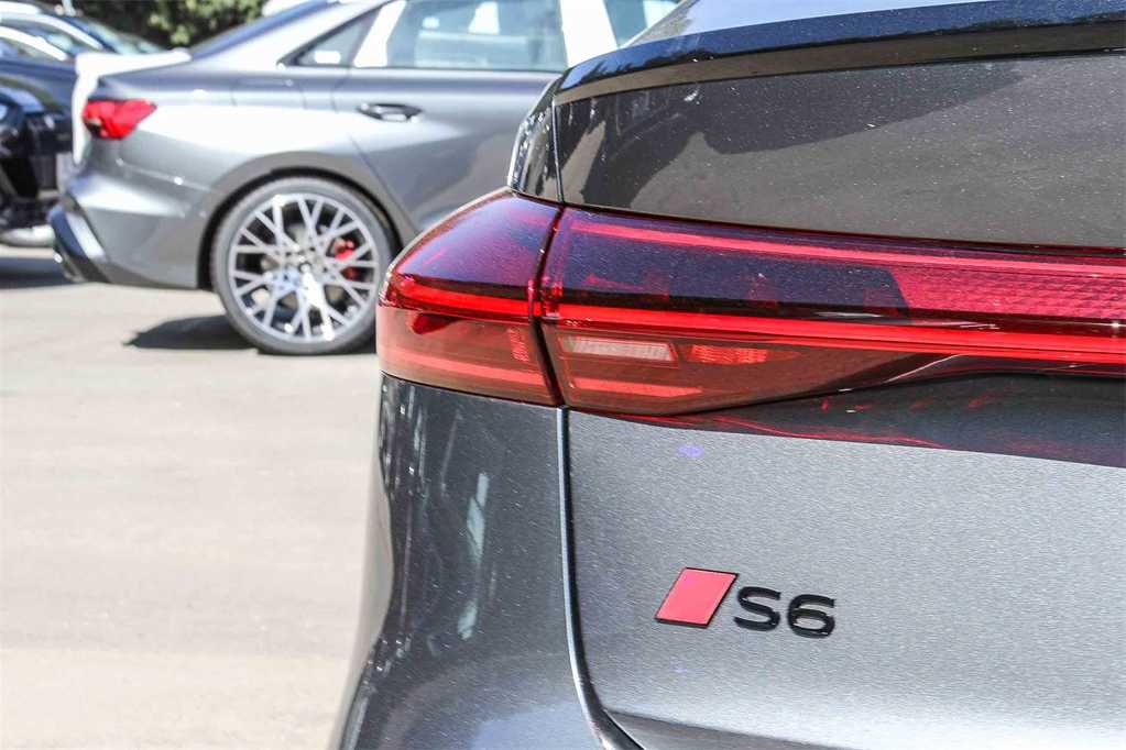 Thumbnail: 2025 Audi e-tron S - 12