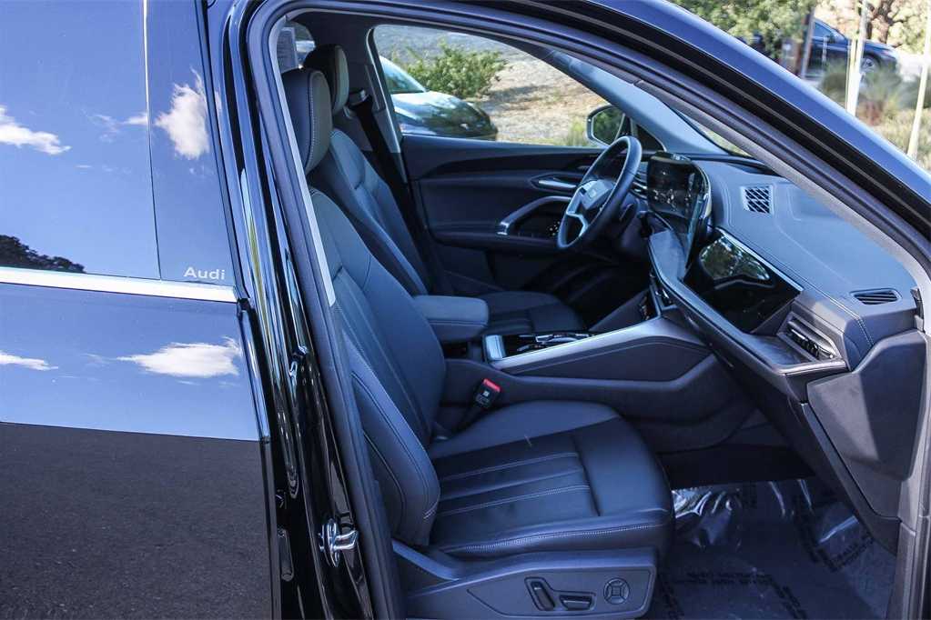 Thumbnail: 2025 Audi Q5 - 18