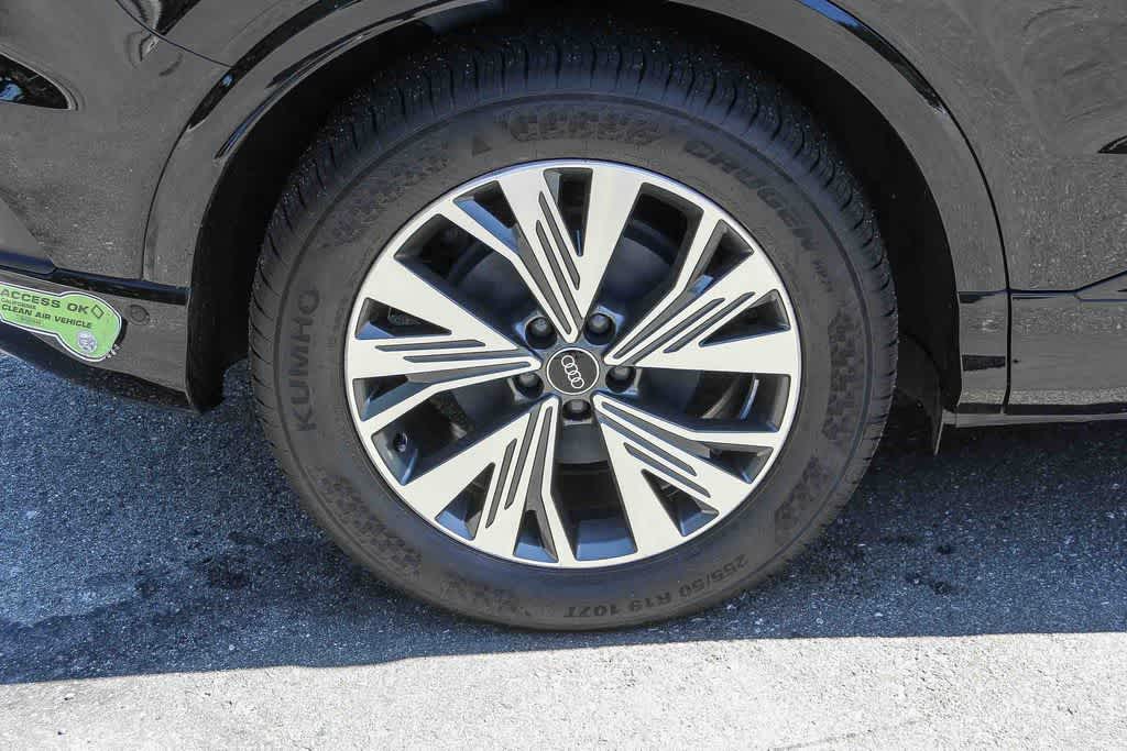 Thumbnail: 2023 Audi Q4 e-tron - 10