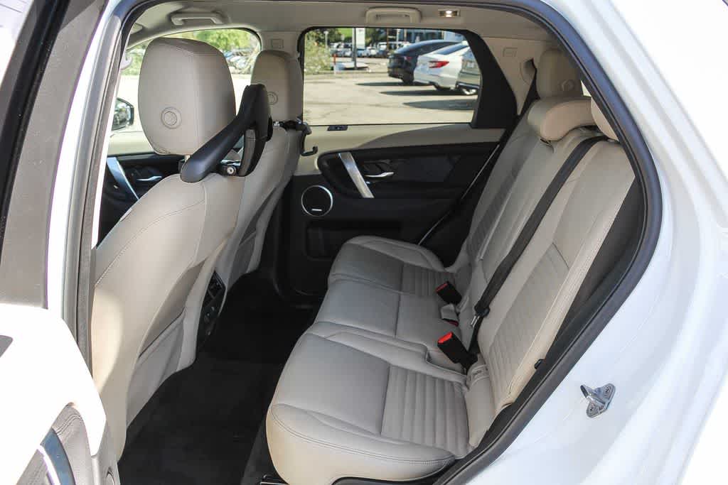 Thumbnail: 2021 Land Rover Discovery Sport - 17