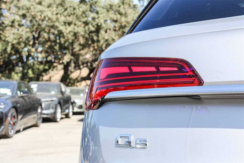 Thumbnail: 2023 Audi Q5 - 11