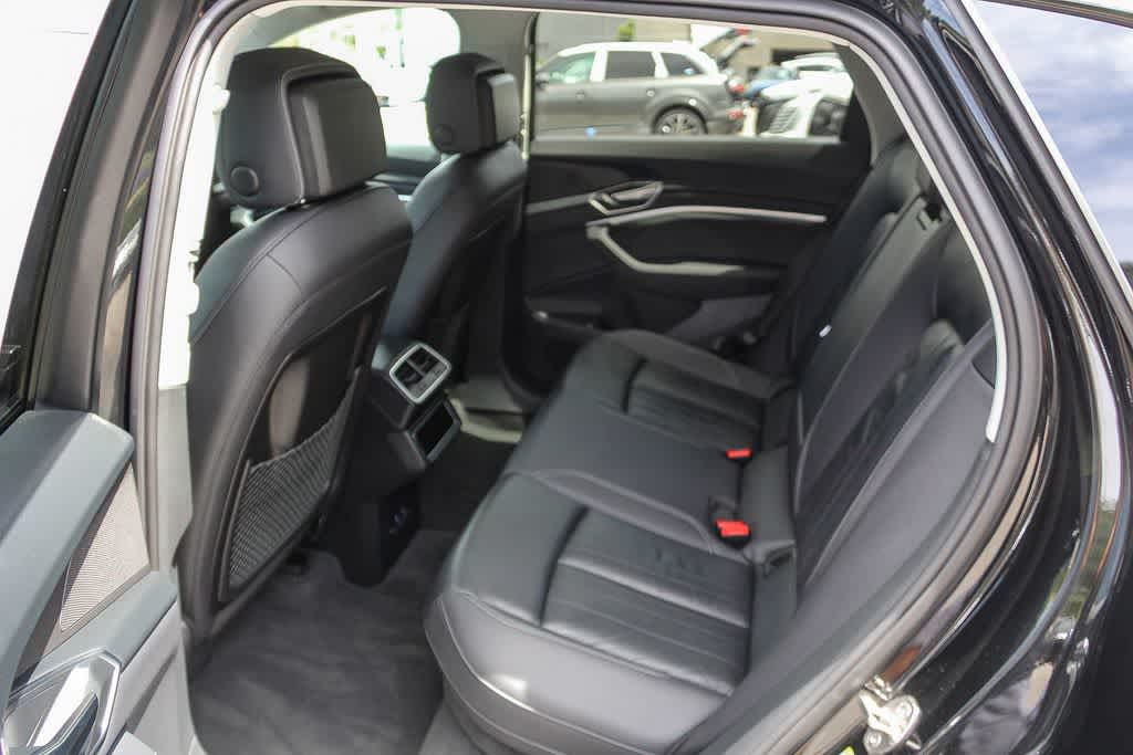 Thumbnail: 2024 Audi Q8 e-tron - 17