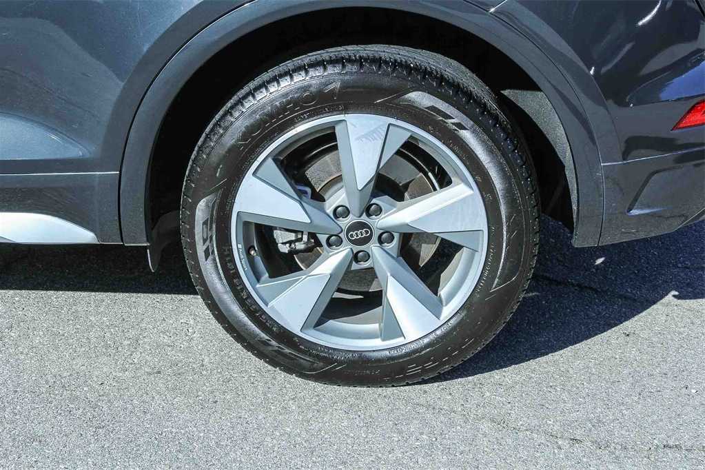 Thumbnail: 2023 Audi Q5 - 10