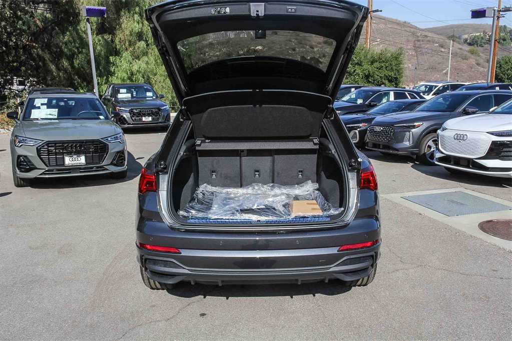 Thumbnail: 2025 Audi Q3 - 26