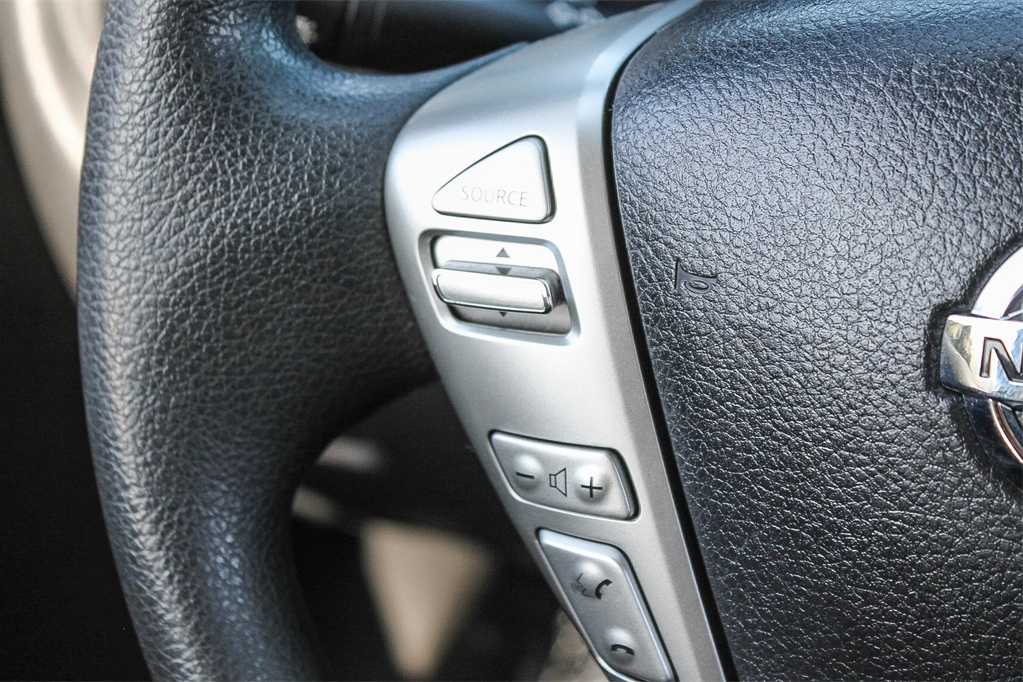 Thumbnail: 2015 Nissan Versa Note - 16