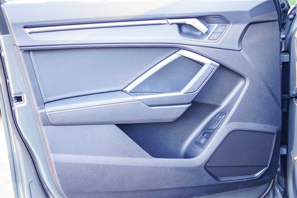 Thumbnail: 2025 Audi Q3 - 20