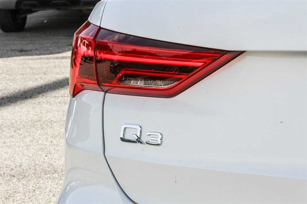Thumbnail: 2025 Audi Q3 - 11