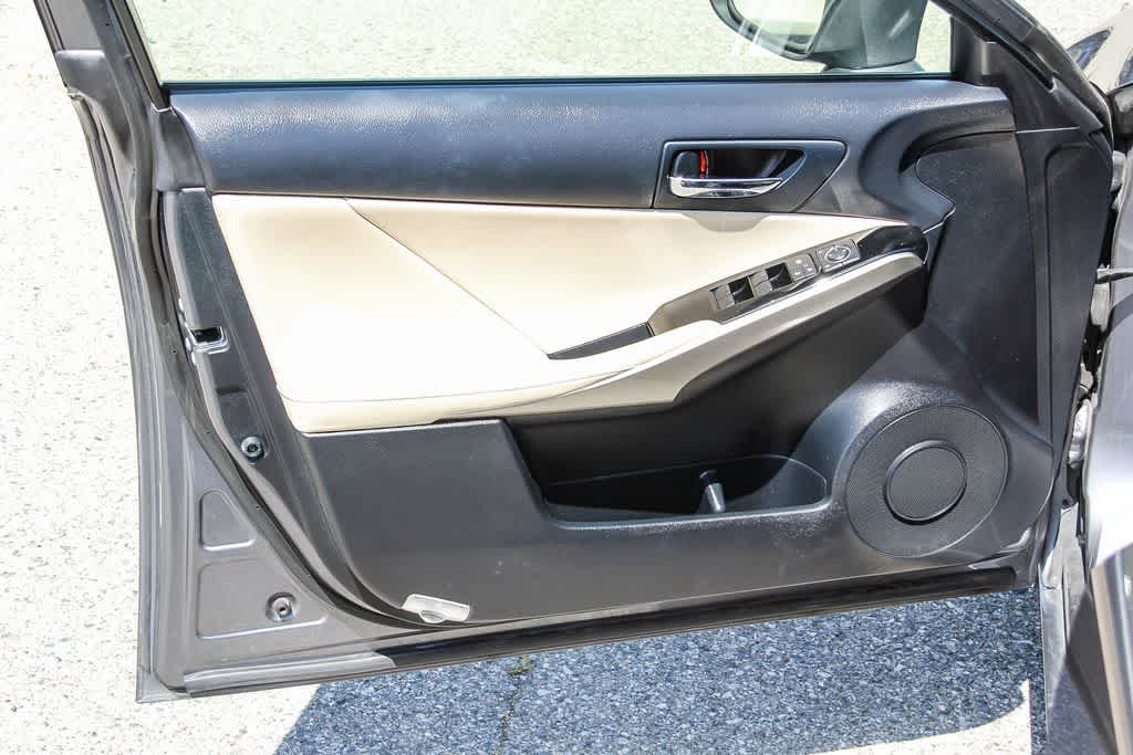 Thumbnail: 2016 Lexus IS - 22
