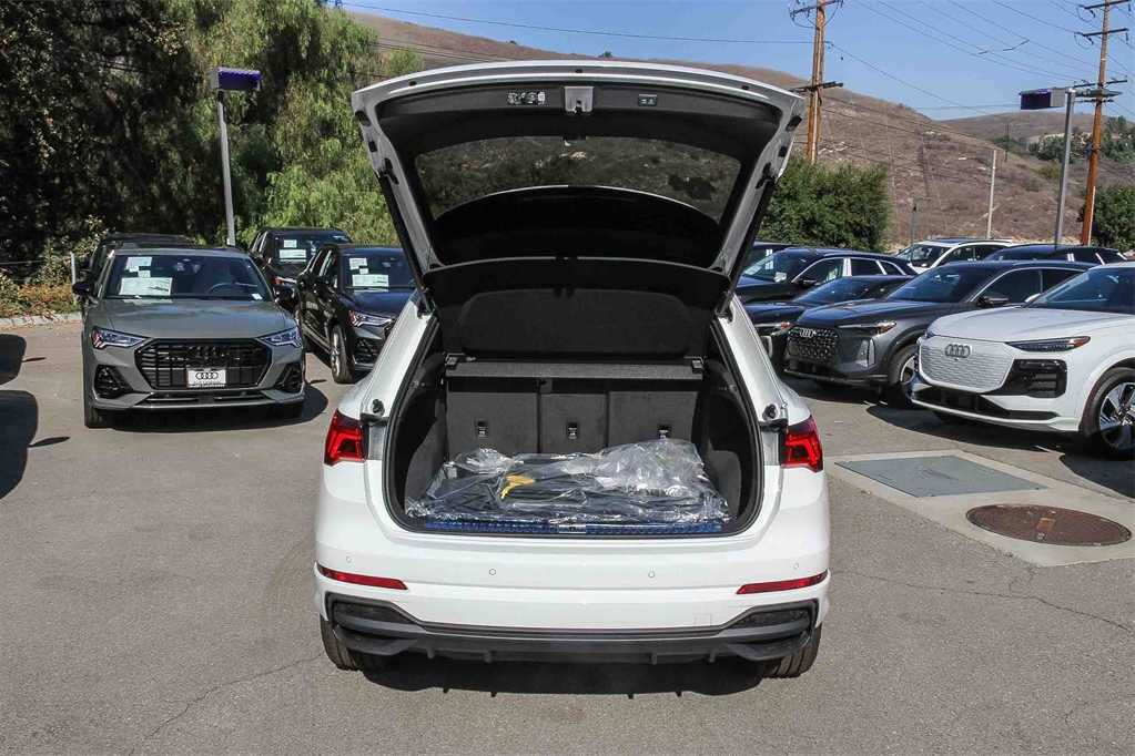 Thumbnail: 2025 Audi Q3 - 26