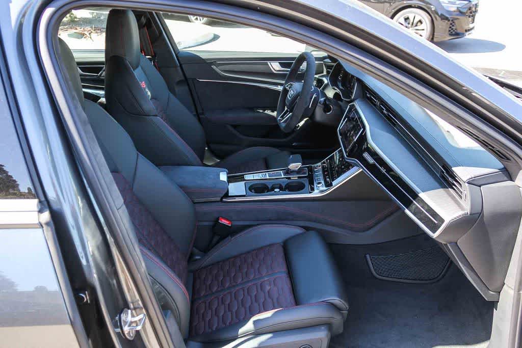 Thumbnail: 2026 Audi RS 6 - 18