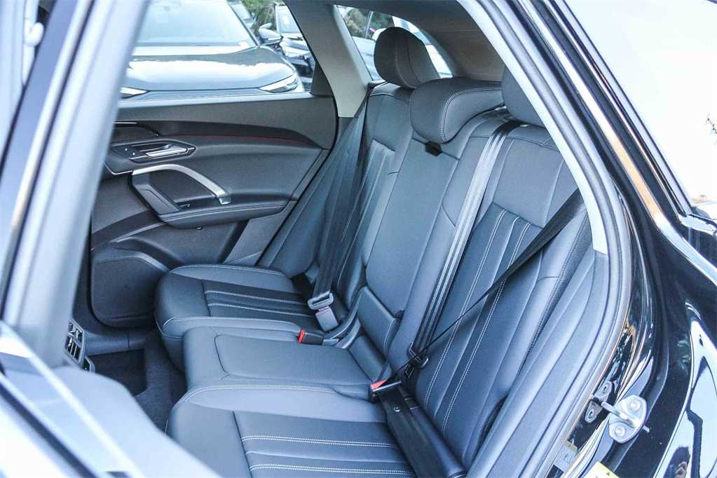 Thumbnail: 2025 Audi Q5 - 17