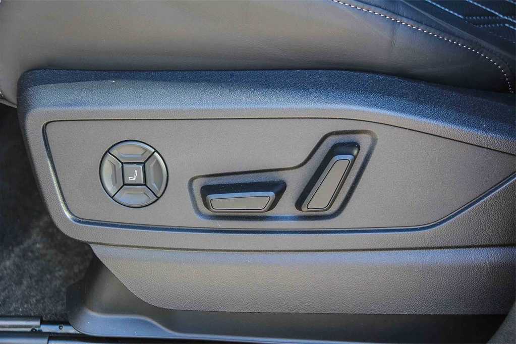 Thumbnail: 2025 Audi SQ5 - 21