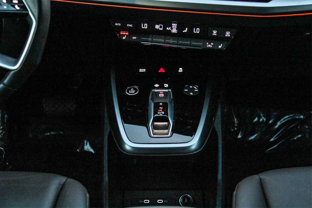 Thumbnail: 2023 Audi Q4 e-tron - 14