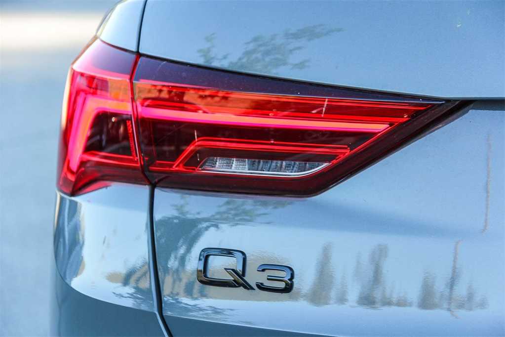 Thumbnail: 2025 Audi Q3 - 11