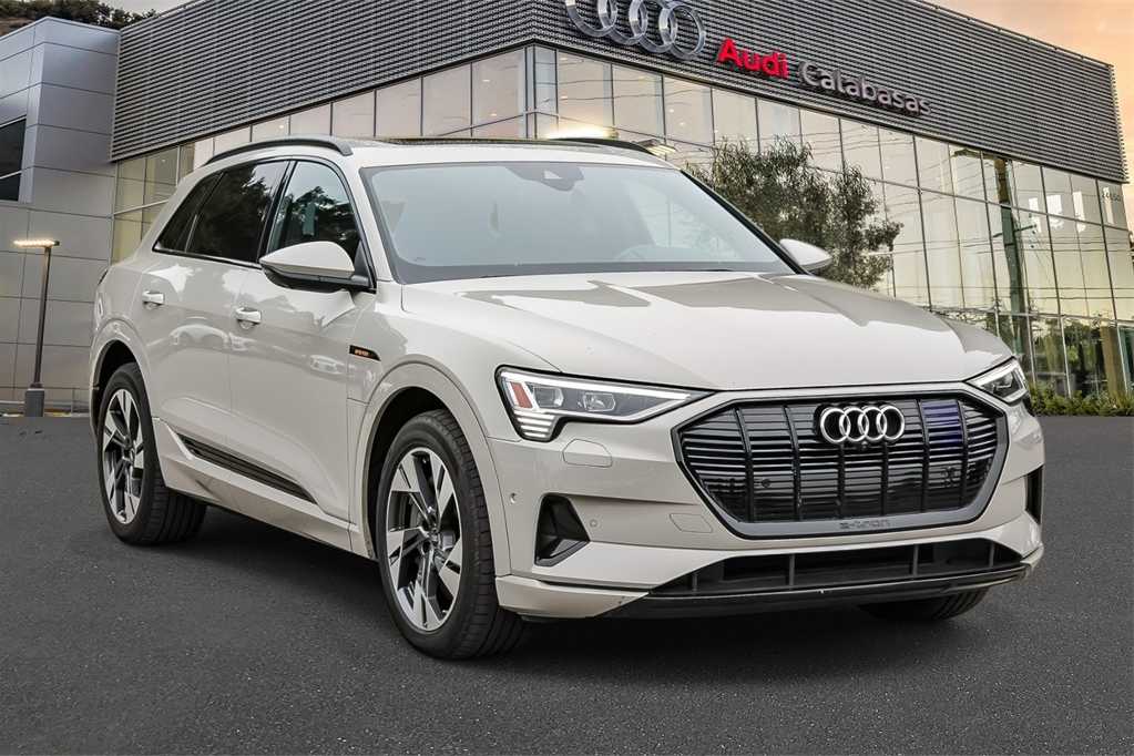 Thumbnail: 2022 Audi e-tron - 3