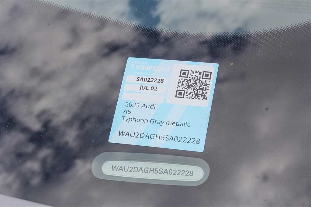 Thumbnail: 2025 Audi e-tron S - 29