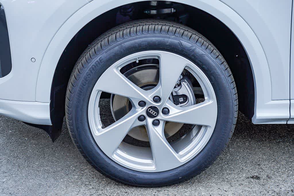 Thumbnail: 2025 Audi Q5 - 10