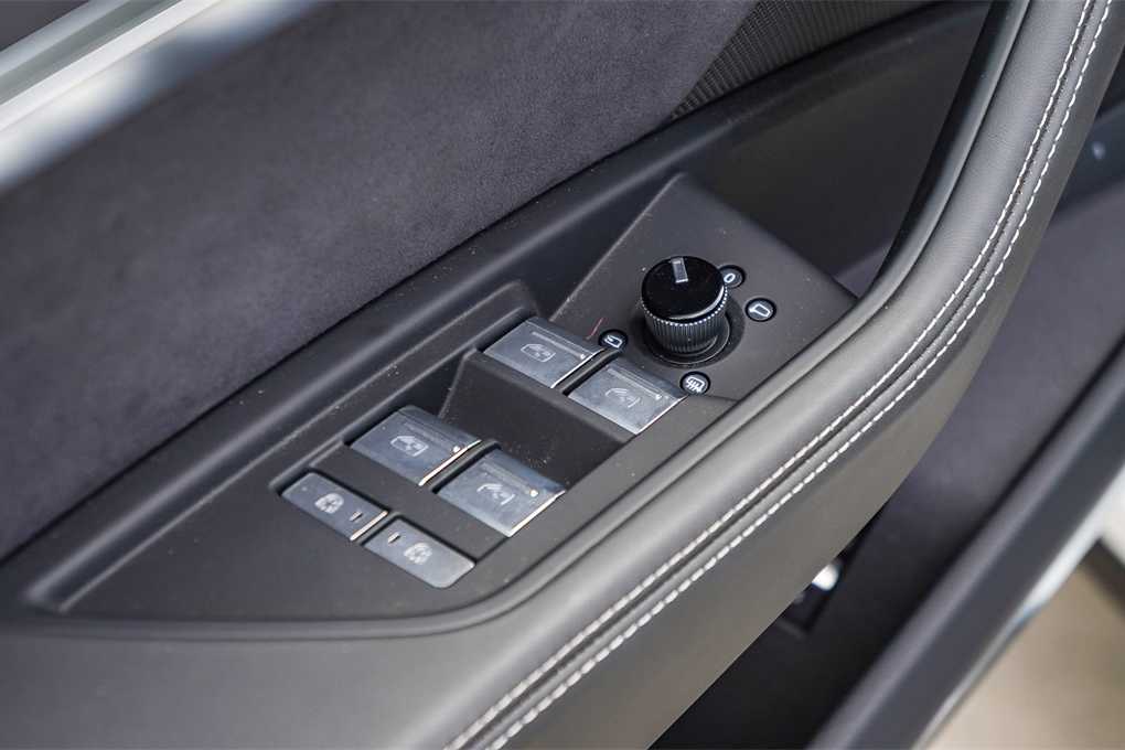 Thumbnail: 2024 Audi SQ8 e-tron - 23