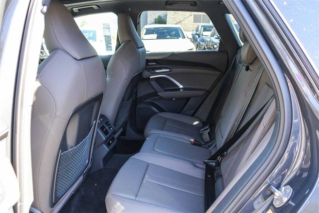 Thumbnail: 2025 Audi Q5 - 17